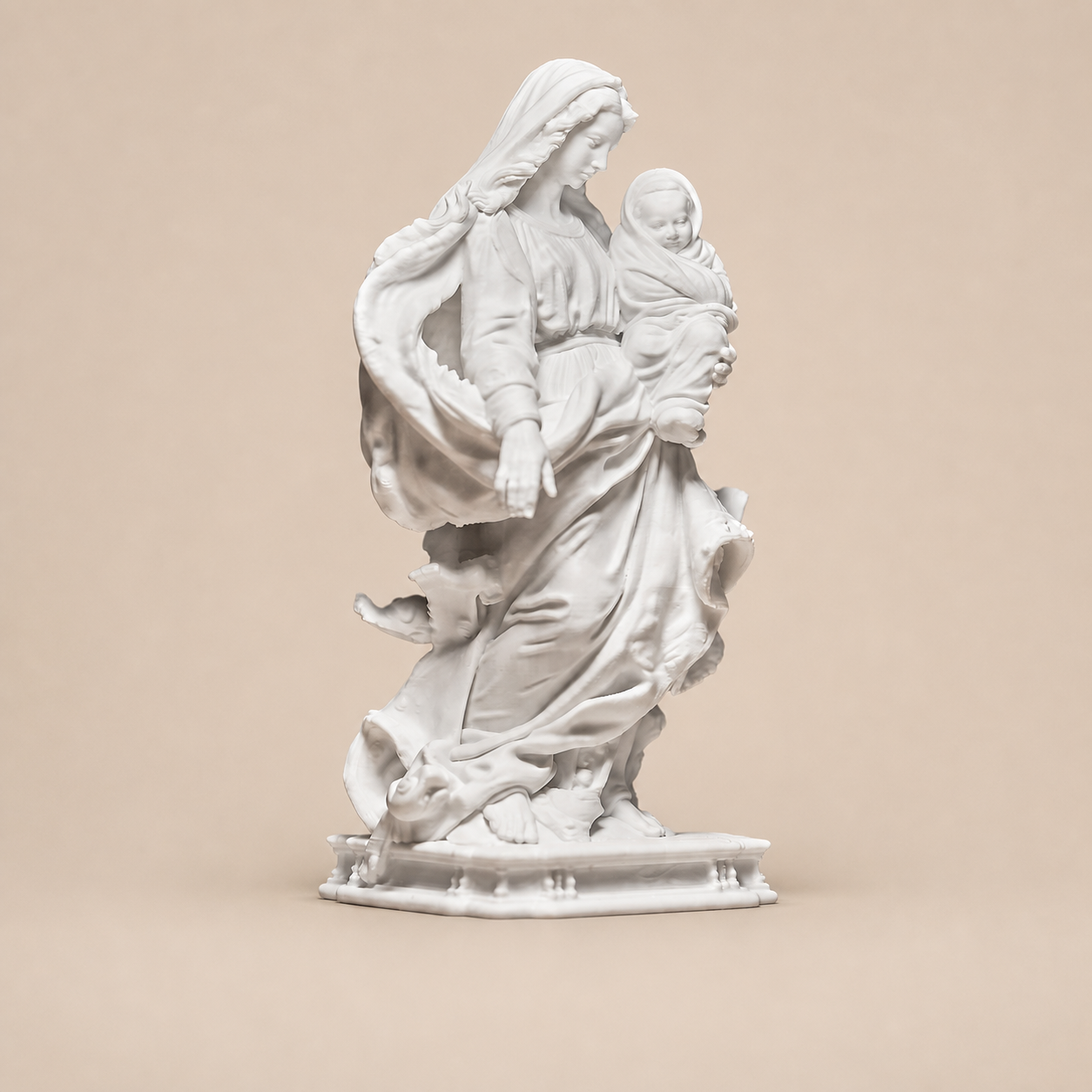 Marienfigur mit Jesuskind – freistehende Skulptur auf Ziersockel FehnFactory