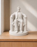 Abraham Lincoln sitzend - 01-weiss