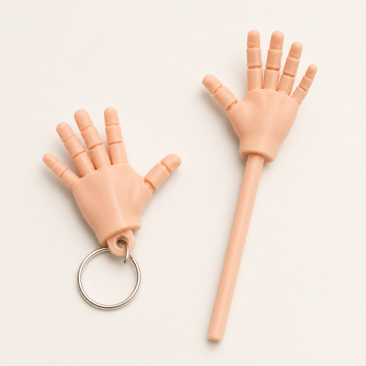 Bewegliche Hand im Set – Anhänger, Bleistiftaufsatz & Druckstab FehnFactory