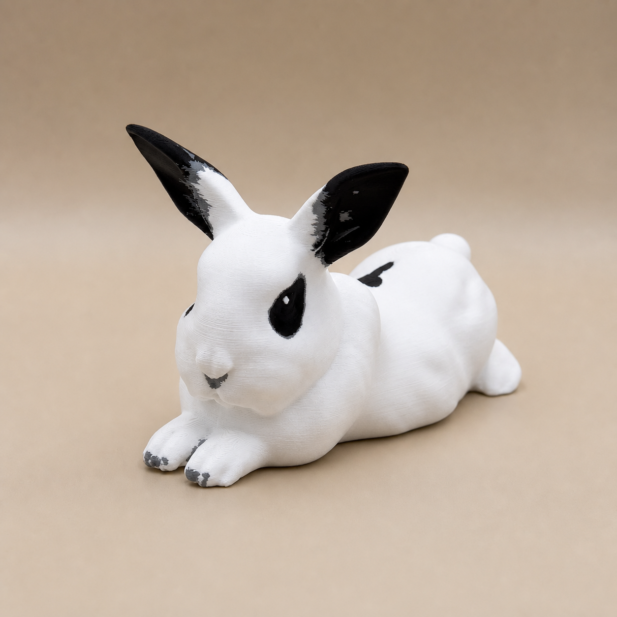Theo the Bunny – Kaninchen-Skulptur in Ruhepose FehnFactory