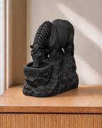 Pferd trinkend – Pferdefigur – 02 schwarz
