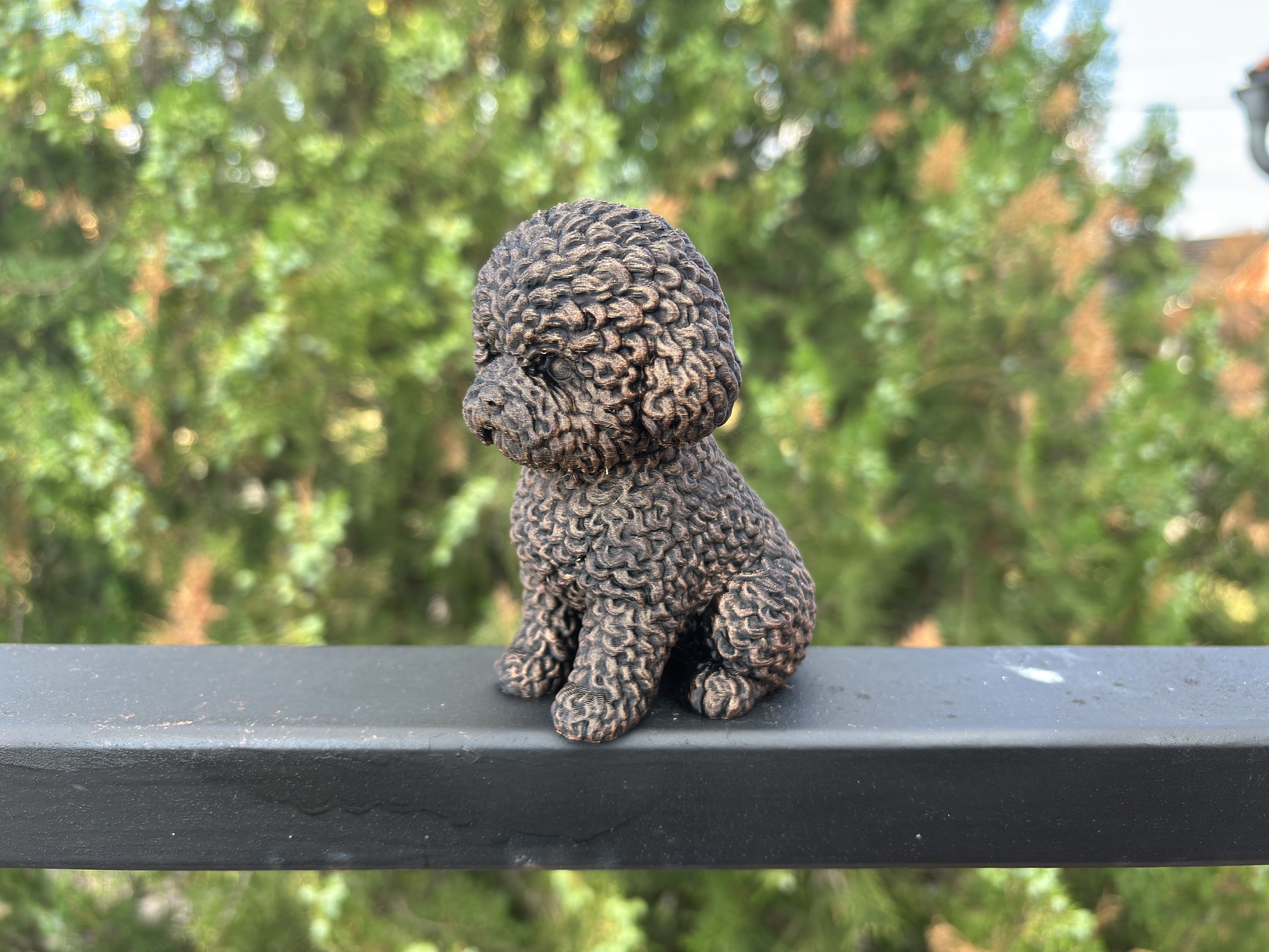 Bichon Frisé – detailreiche sitzende Hundefigur | Geschenk für Hundefans | Made in Germany Fehn-factory.de