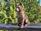 Akita Hundefigur sitzend – Akita Dog Figurine | Japanische Hunderasse Deko | Made in Germany Fehn-factory.de