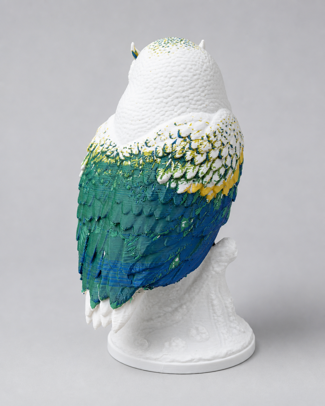 Northern Lights Owl – mehrfarbige Schneeeulen-Skulptur FehnFactory