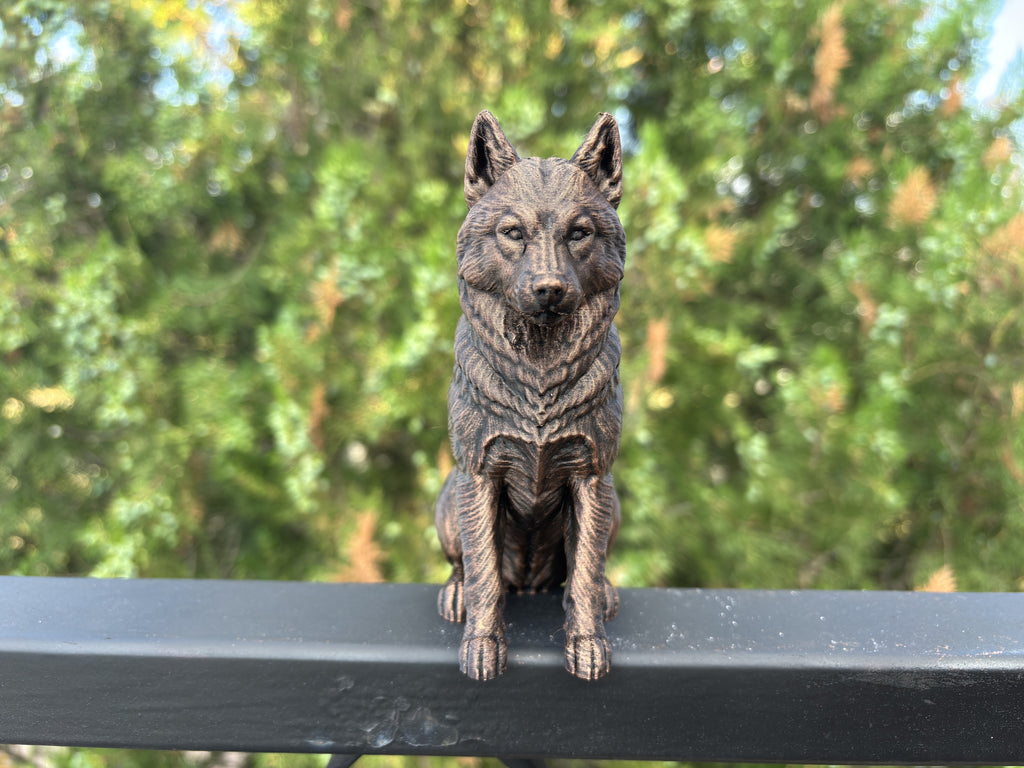 Husky – detailreiche sitzende Hundefigur | Geschenk für Husky-Fans | Made in Germany Fehn-factory.de