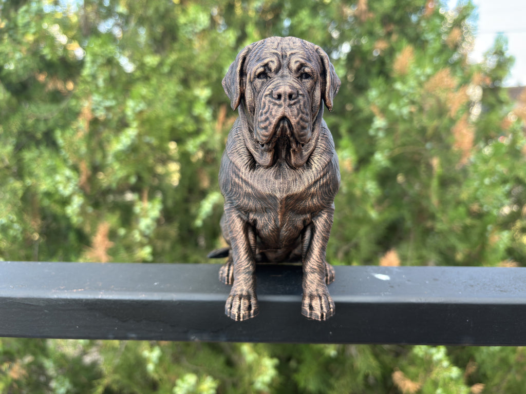 Mastiff – detailreiche sitzende Hundefigur | Geschenk für Molosser-Fans | Made in Germany Fehn-factory.de