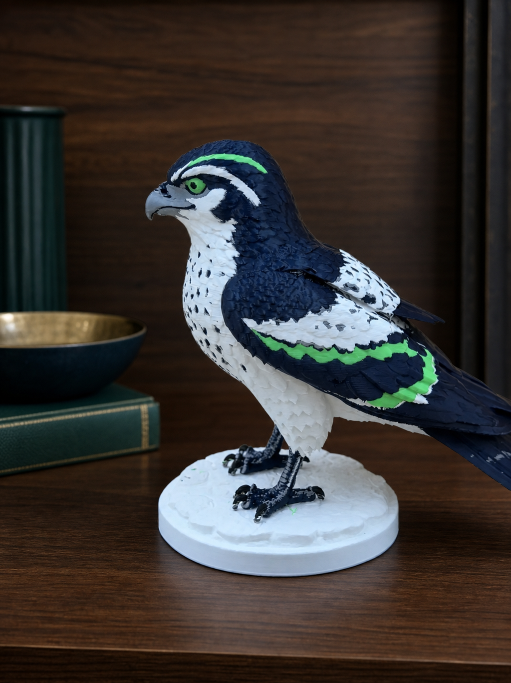 Seattle Sea Hawk – freistehende Greifvogel-Skulptur FehnFactory