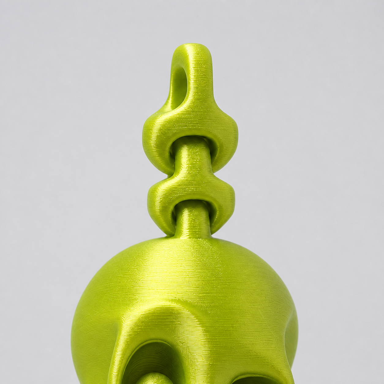 Skull Spine – beweglicher Totenkopf-Anhänger, Lime Silk, 5,6 cm FehnFactory