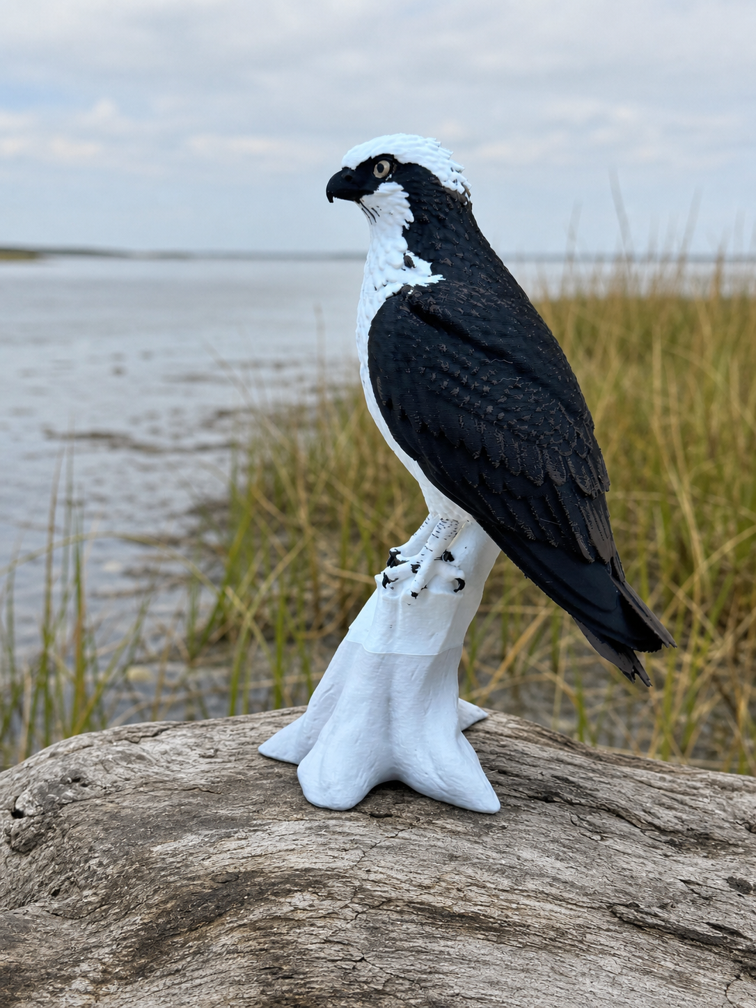 High Perch Osprey – Freistehende Fischadler-Skulptur FehnFactory