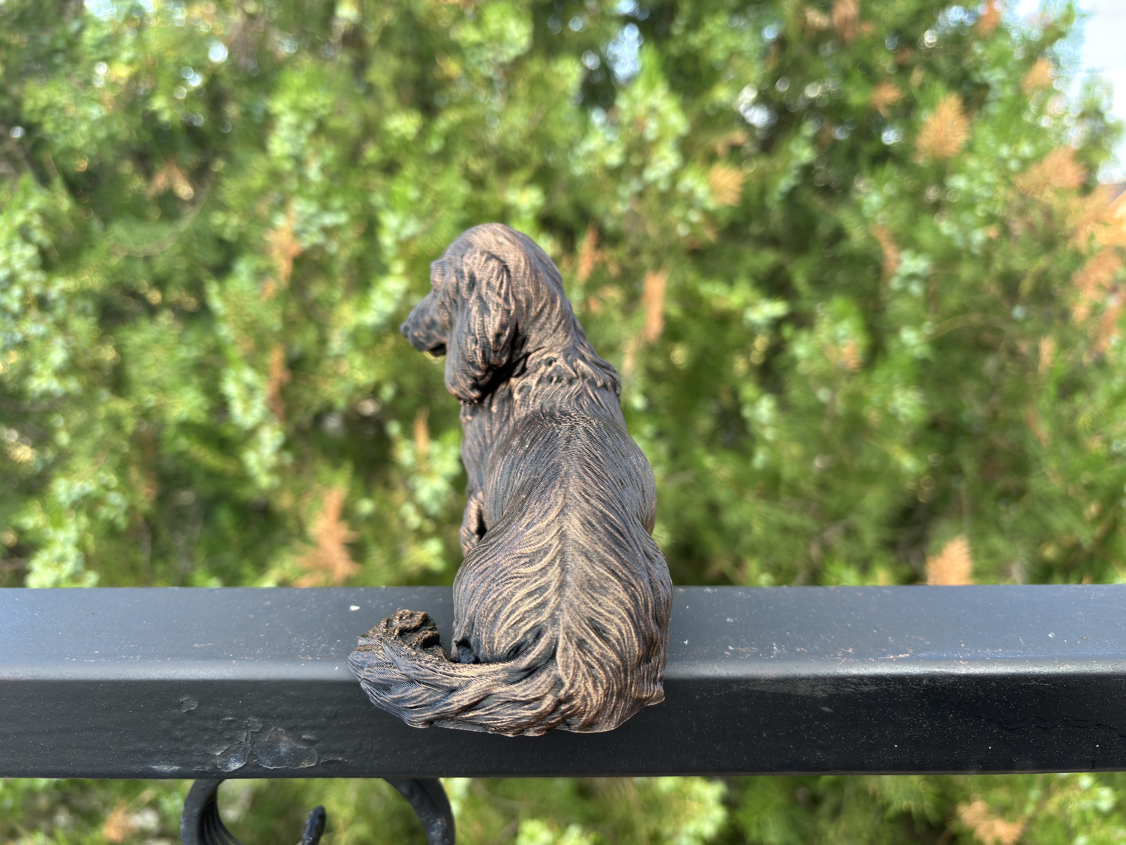 Langhaardackel – detailreiche sitzende Hundefigur | Geschenk für Dackel-Fans | Made in Germany Fehn-factory.de