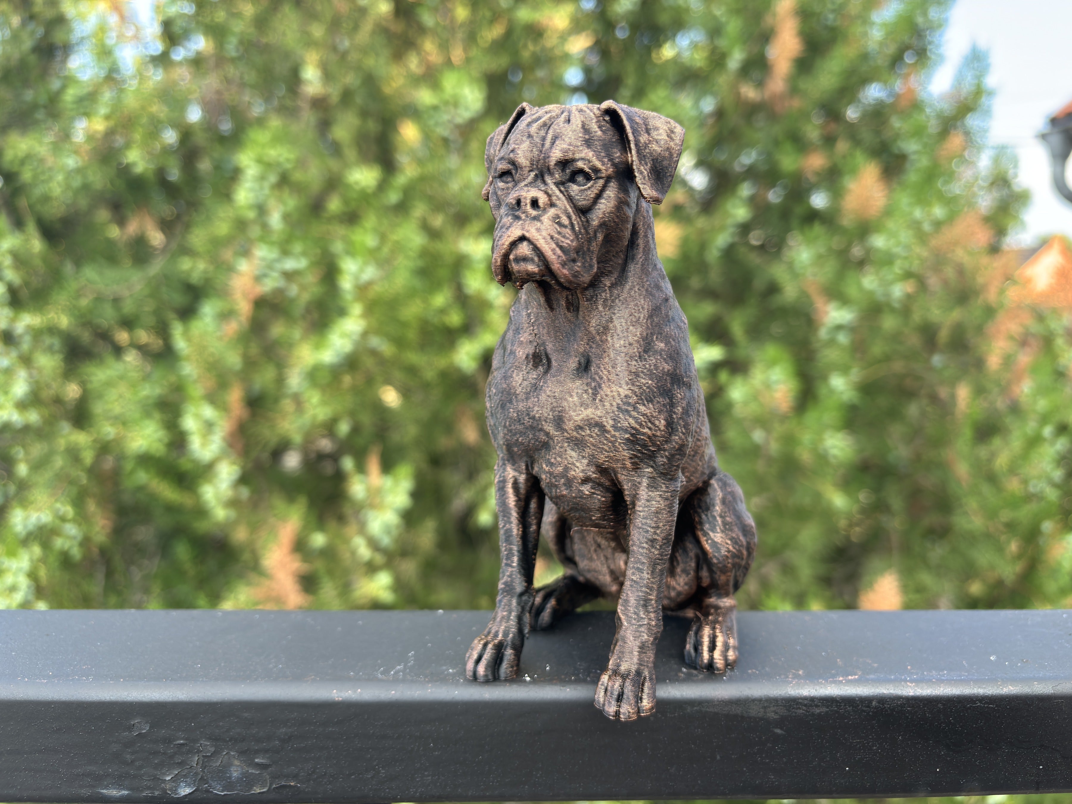 Boxer – detailreiche sitzende Hundefigur | Geschenk für Boxer-Fans | Made in Germany Fehn-factory.de