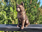 Akita Hundefigur sitzend – Akita Dog Figurine | Japanische Hunderasse Deko | Made in Germany Fehn-factory.de
