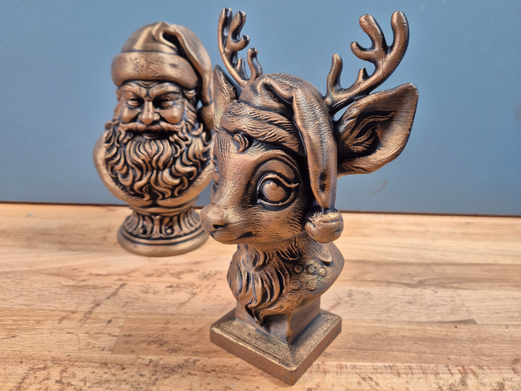 Rentierbüste mit Weihnachtsmütze – Cute Reindeer Christmas Bust | Made in Germany Fehn-factory.de