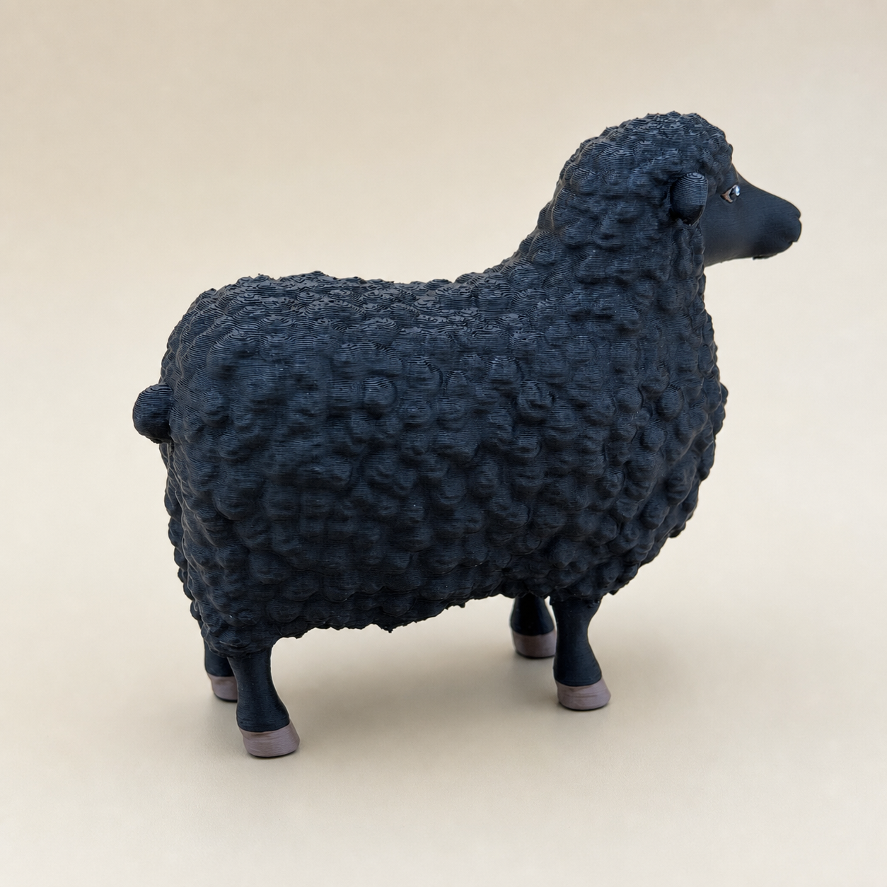 Midnight Fleece Sheep – schwarze Schaf-Skulptur FehnFactory