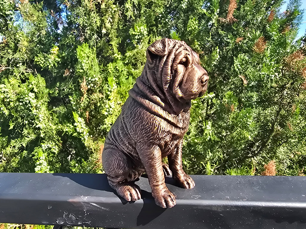 Shar-Pei-Hundefigur sitzend – markante Falten | Geschenk für Hundefans | Made in Germany Fehn-factory.de