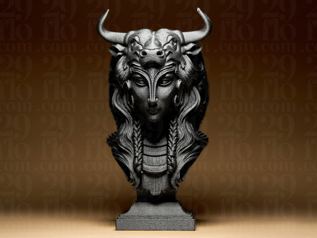 Lady Taurus Skulptur – Sternzeichen Stier FehnFactory