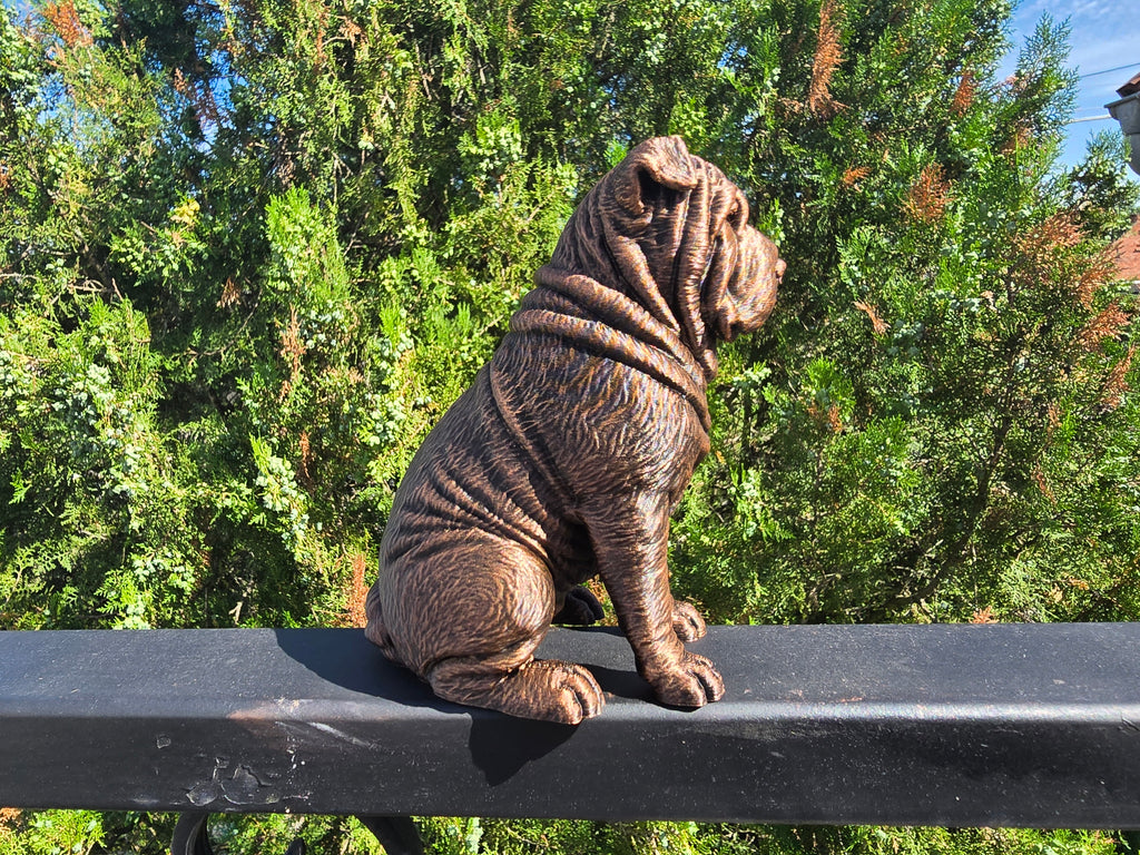 Shar-Pei-Hundefigur sitzend – markante Falten | Geschenk für Hundefans | Made in Germany Fehn-factory.de
