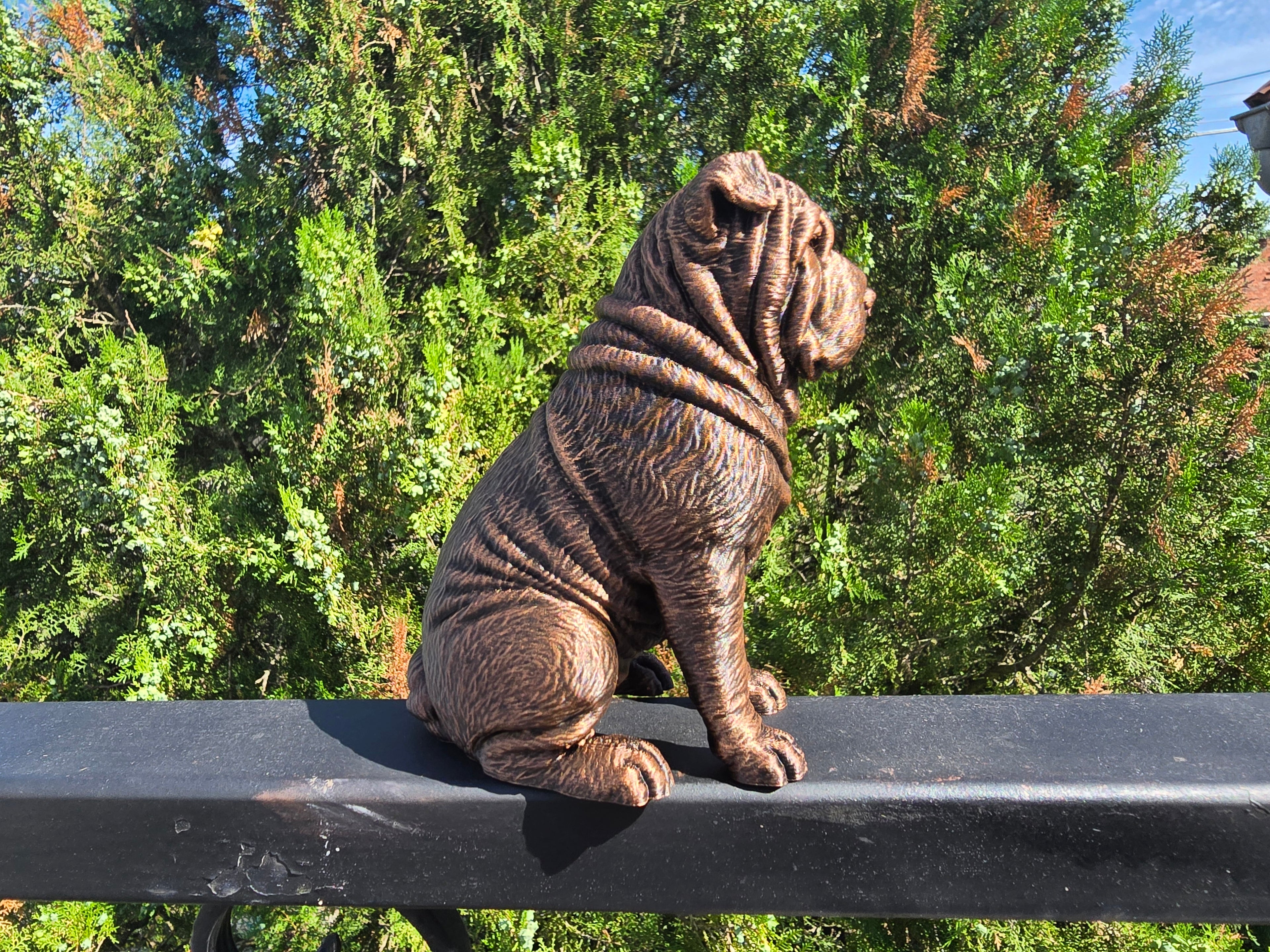 Shar-Pei-Hundefigur sitzend – markante Falten | Geschenk für Hundefans | Made in Germany Fehn-factory.de