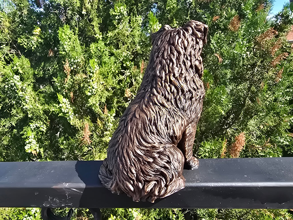 Australian Shepherd Hundefigur sitzend – Aussie-Deko für innen | Geschenk für Hundefans | Made in Germany Fehn-factory.de