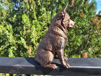 Akita Hundefigur sitzend – Akita Dog Figurine | Japanische Hunderasse Deko | Made in Germany Fehn-factory.de
