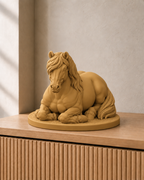 Haflinger liegend – Pferdefigur – 07 handbemalt gold