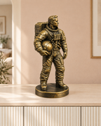 Astronaut mit Helm - 07-handbemalt-gold