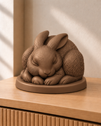 Hase schlafend – Hasenfigur – 08 handbemalt bronze