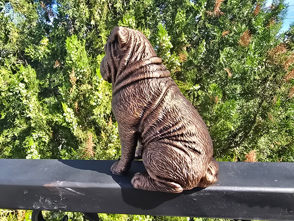 Shar-Pei-Hundefigur sitzend – markante Falten | Geschenk für Hundefans | Made in Germany Fehn-factory.de