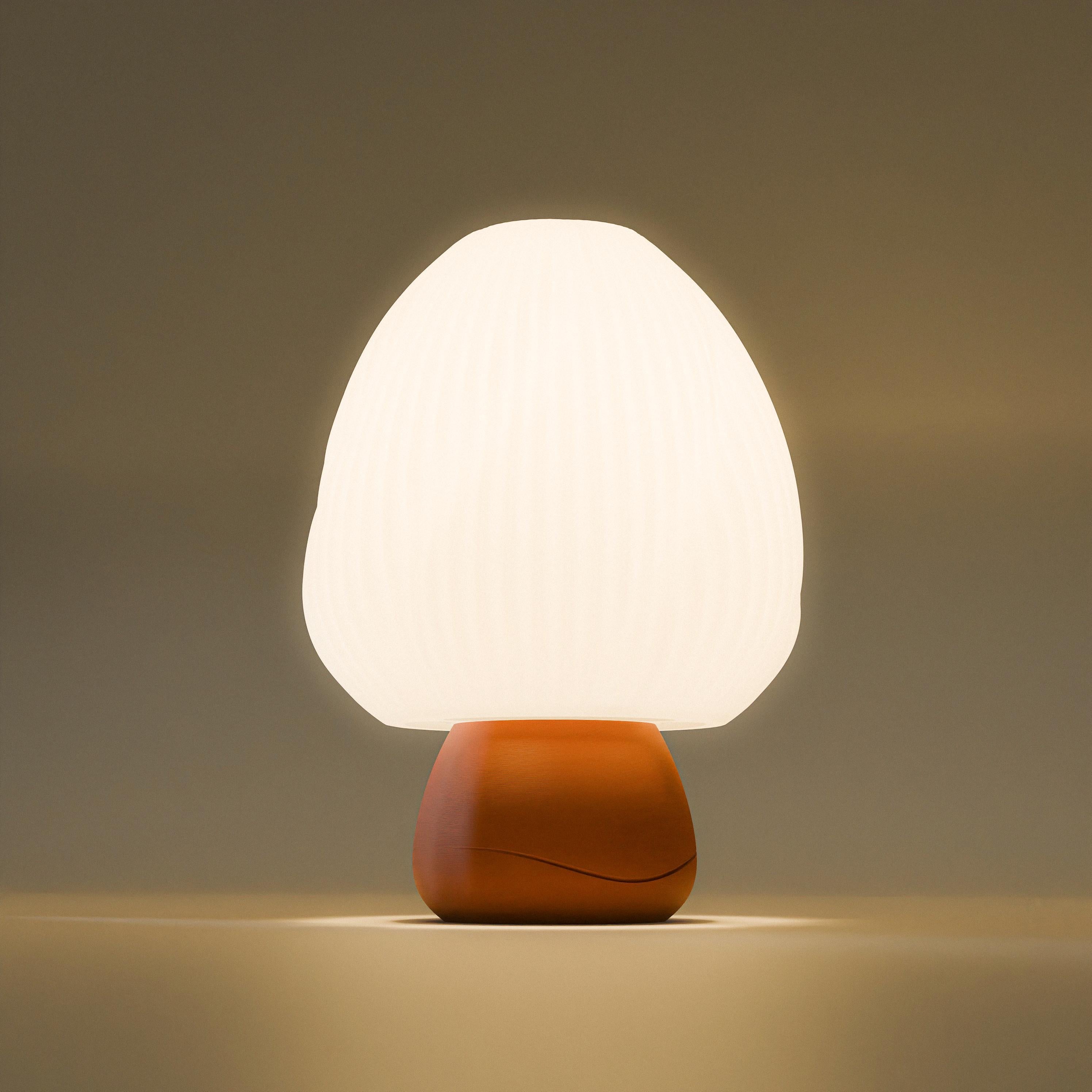 Terra Bloom – Moderne Tischlampe  mit Terrakotta-Basis. Verschiedene Farben  Wo Design und Natur auf sanftes Licht treffen. Fehn-factory.de