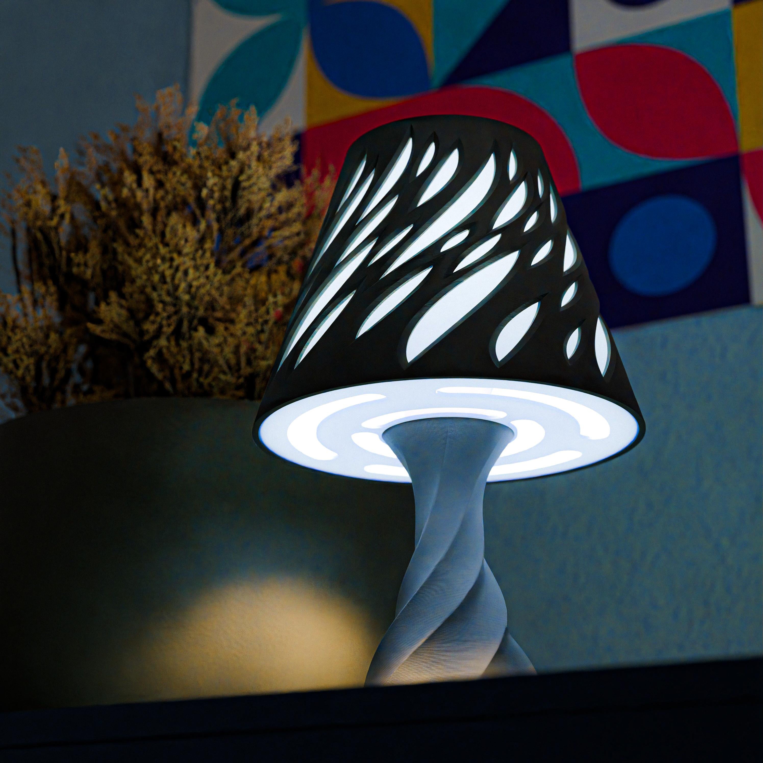 Tall Spectra – Moderne Designer-Tischlampe  mit Cutout-Lampenschirm Fehn-factory.de