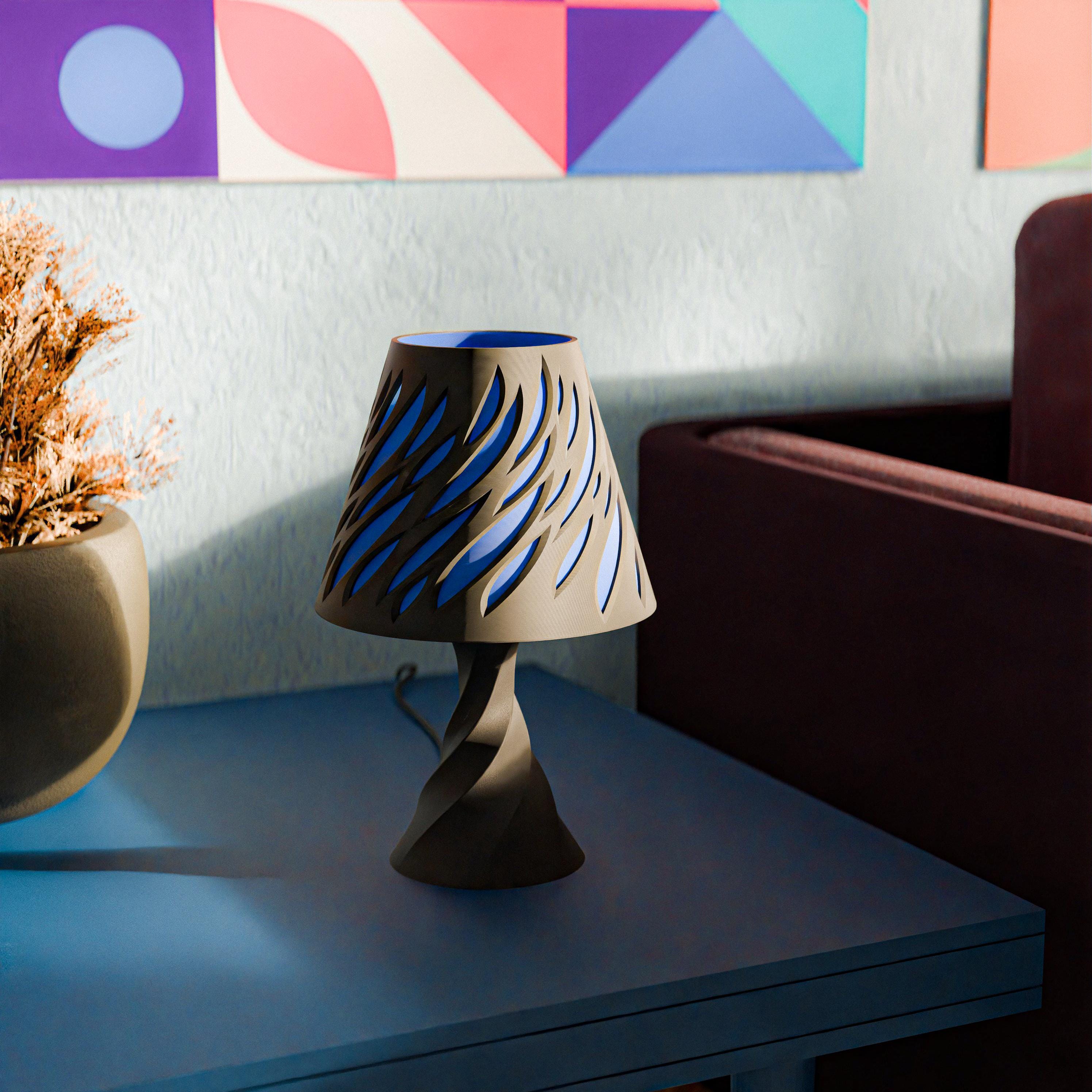 Tall Spectra – Moderne Designer-Tischlampe  mit Cutout-Lampenschirm Fehn-factory.de