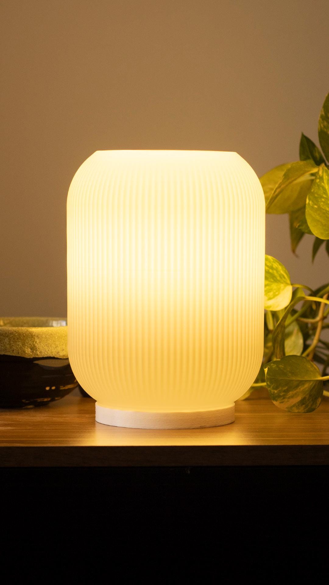 Sophie Designer Tischlampe  | E14 Fassung fest verbaut | Handgemacht | Modernes Wohnaccessoire Nachttischlampe Fehn-factory.de