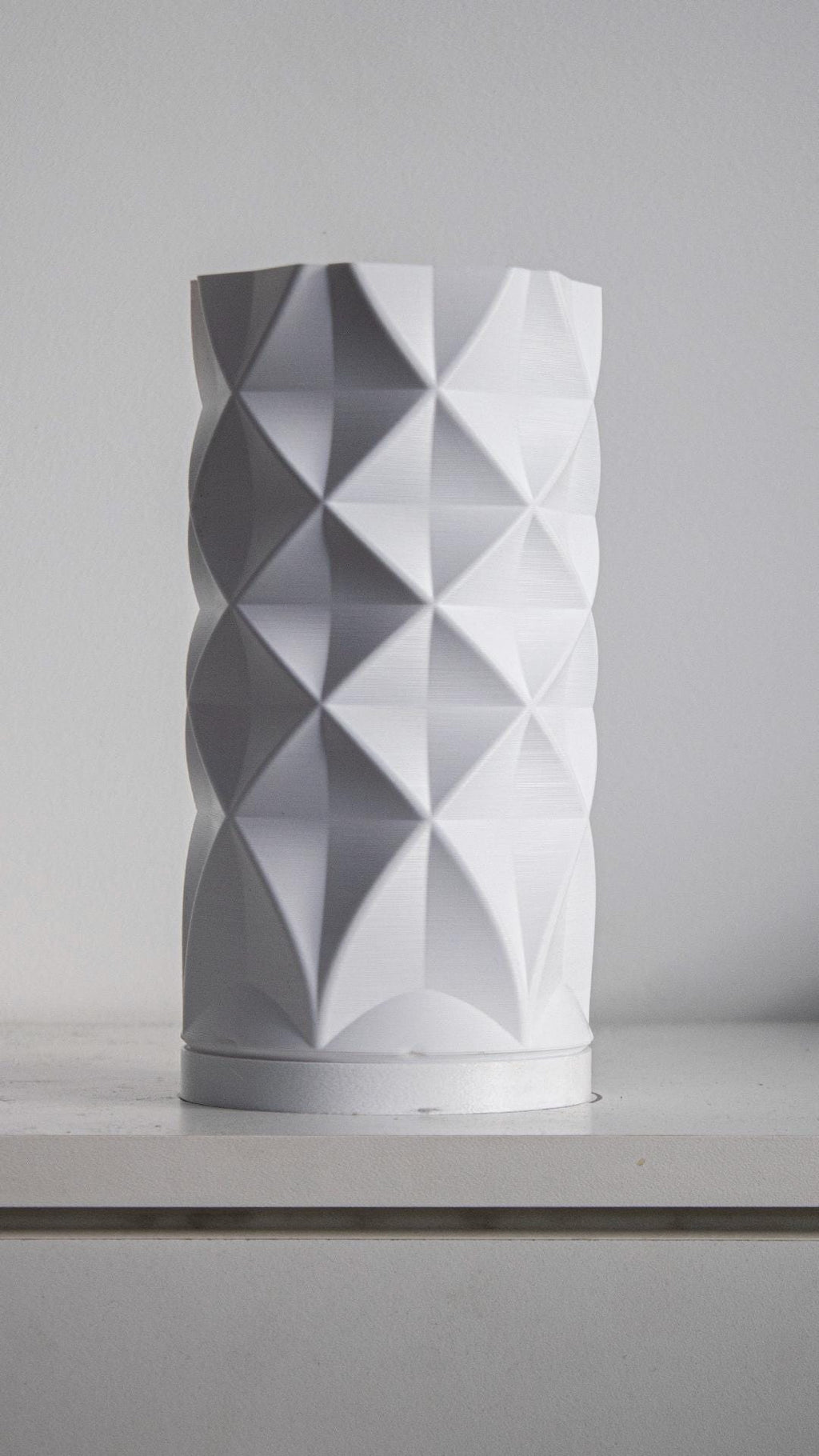Tischlampe & Nachttischlampe – Diamonds Lampshade | Moderne Wohndeko, Designerlampe mit Fuß, E27 Fehn-factory.de