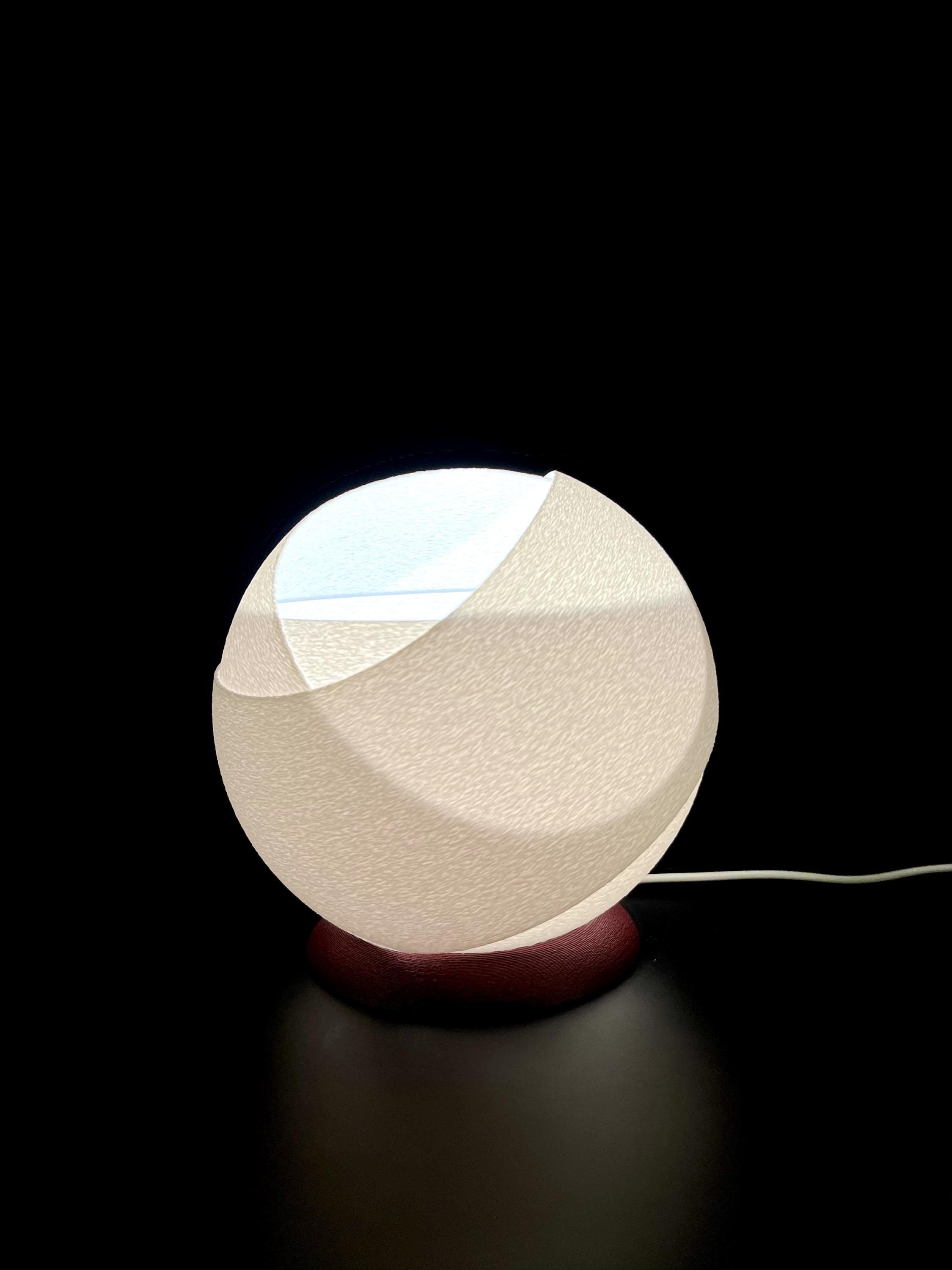 Snowball Tischlampe – Moderne Nachttischlampe mit 3D-gedrucktem Schneekugel-Look | Warmes Stimmungslicht, 16 cm Fehn-factory.de