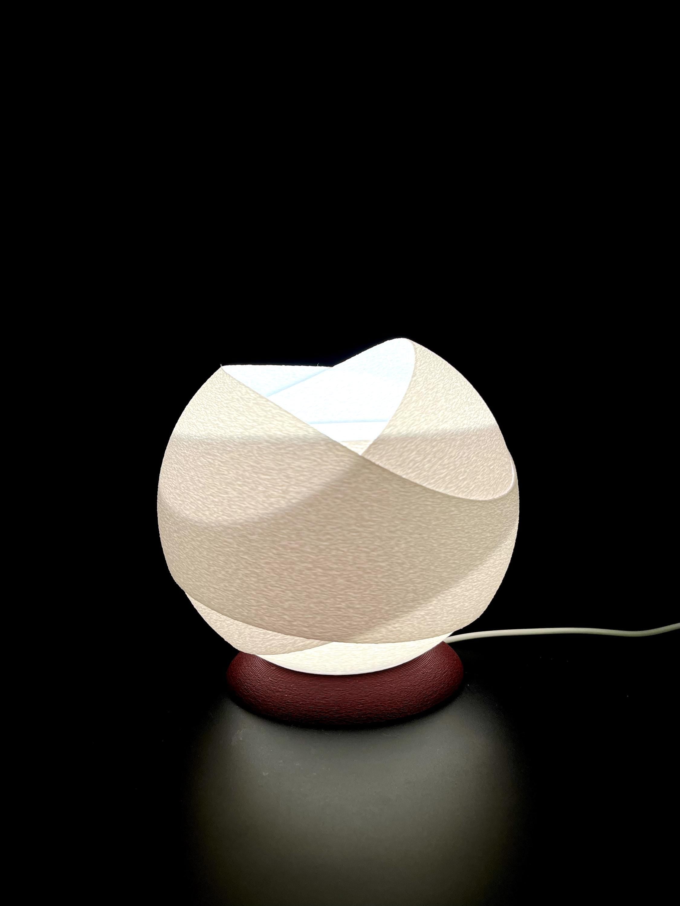 Snowball Tischlampe – Moderne Nachttischlampe mit 3D-gedrucktem Schneekugel-Look | Warmes Stimmungslicht, 16 cm Fehn-factory.de