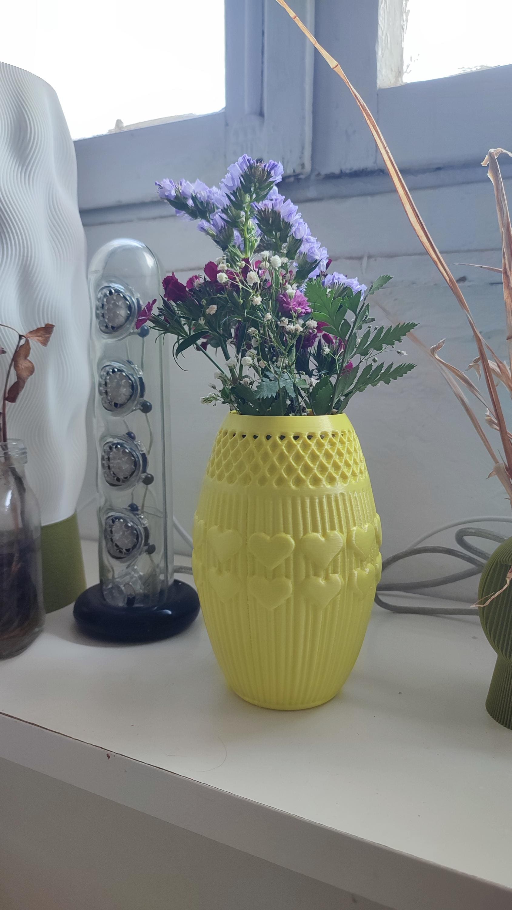 Valentinstag Herzvase – Handgefertigte Blumenvase 10x15 cm – Romantische Tischdeko – Farbe wählbar Fehn-factory.de