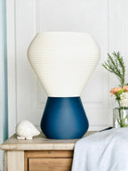Delta Ridge Tischlampe – Modernes Mid-Century Design –  – Mit verstecktem Fach – Farbe wählbar – Handgefertigt - Nachttischlampe Fehn-factory.de