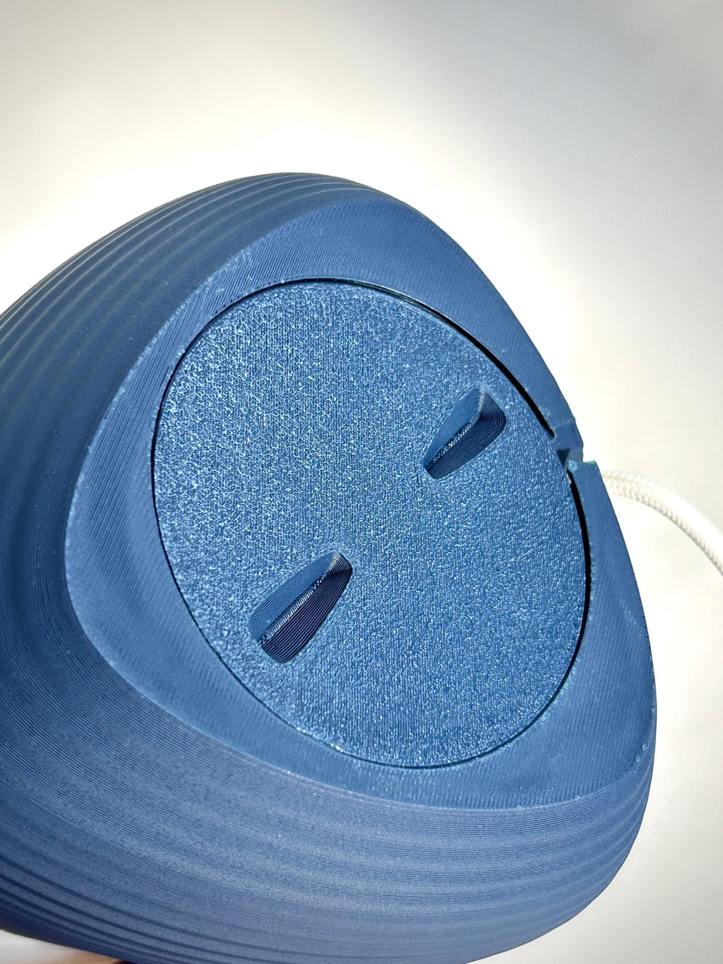 Delta Ridge Tischlampe – Modernes Mid-Century Design –  – Mit verstecktem Fach – Farbe wählbar – Handgefertigt - Nachttischlampe Fehn-factory.de