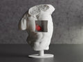 Skulptur mit Herz – Klassische Büste mit modernem 3D-Design – Deko Figur Antik Look – Kunstobjekt Torso mit Anatomieherz. Schrank Deko Fehn-factory.de