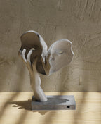 Deko-Skulptur „NOFACES“ – Moderne Gesichts-Skulptur mit Hand Fehn-factory.de