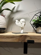Deko-Skulptur „NOFACES“ – Moderne Gesichts-Skulptur mit Hand Fehn-factory.de
