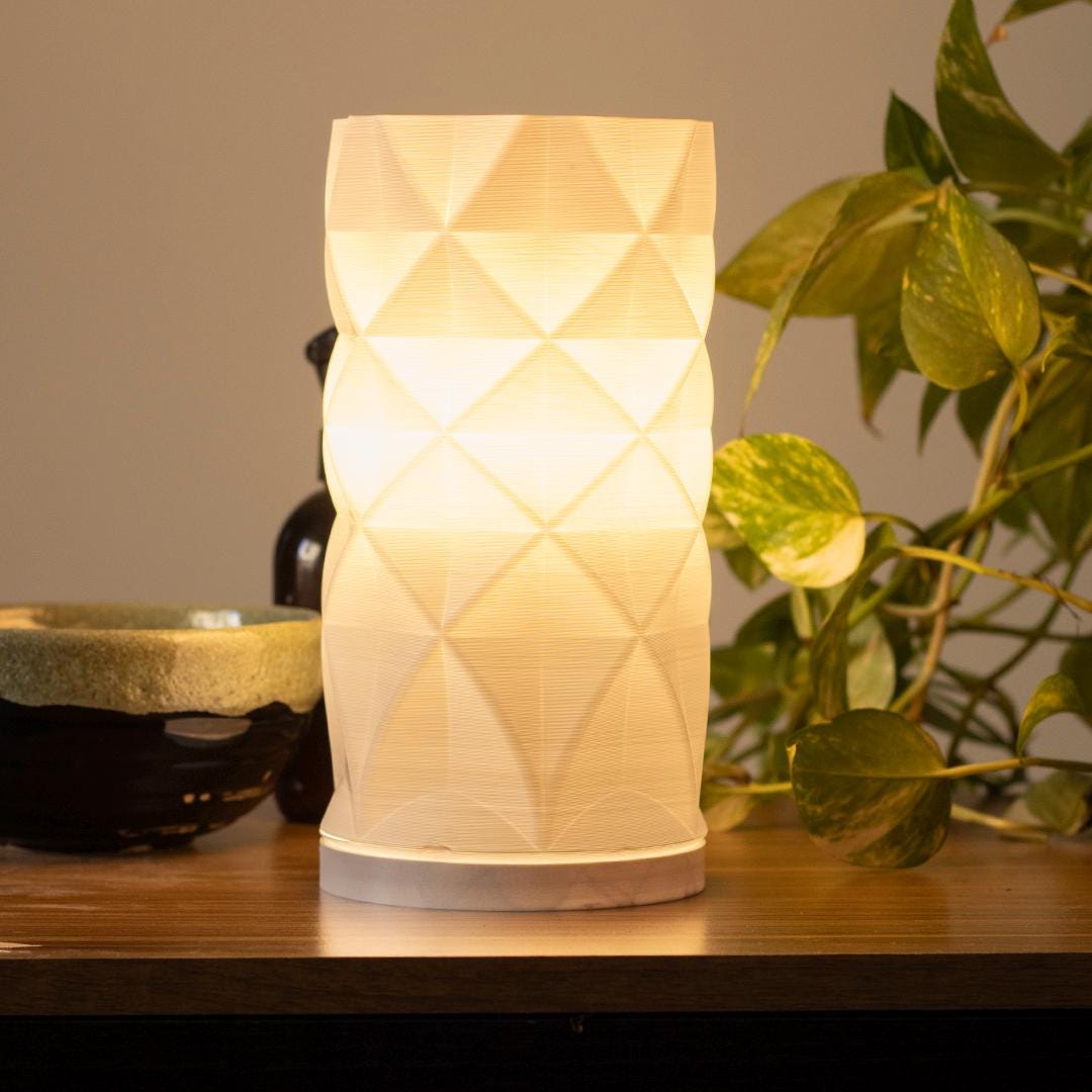 Tischlampe & Nachttischlampe – Diamonds Lampshade | Moderne Wohndeko, Designerlampe mit Fuß, E27 Fehn-factory.de