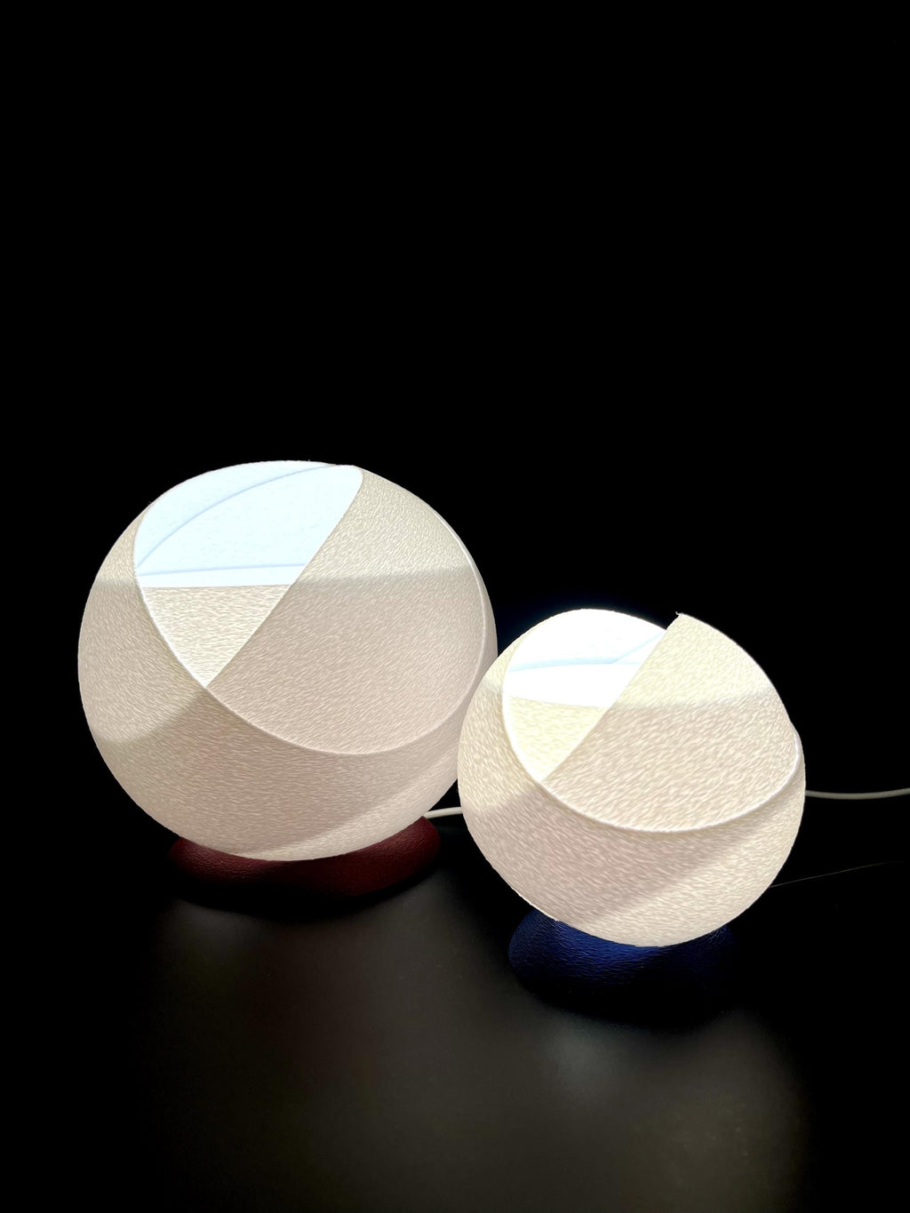 Snowball Tischlampe – Moderne Nachttischlampe mit 3D-gedrucktem Schneekugel-Look | Warmes Stimmungslicht, 16 cm Fehn-factory.de