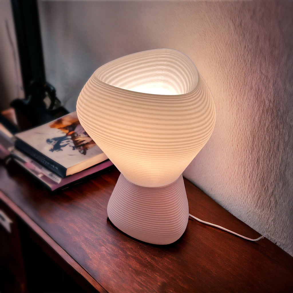 Delta Ridge Tischlampe – Modernes Mid-Century Design –  – Mit verstecktem Fach – Farbe wählbar – Handgefertigt - Nachttischlampe Fehn-factory.de