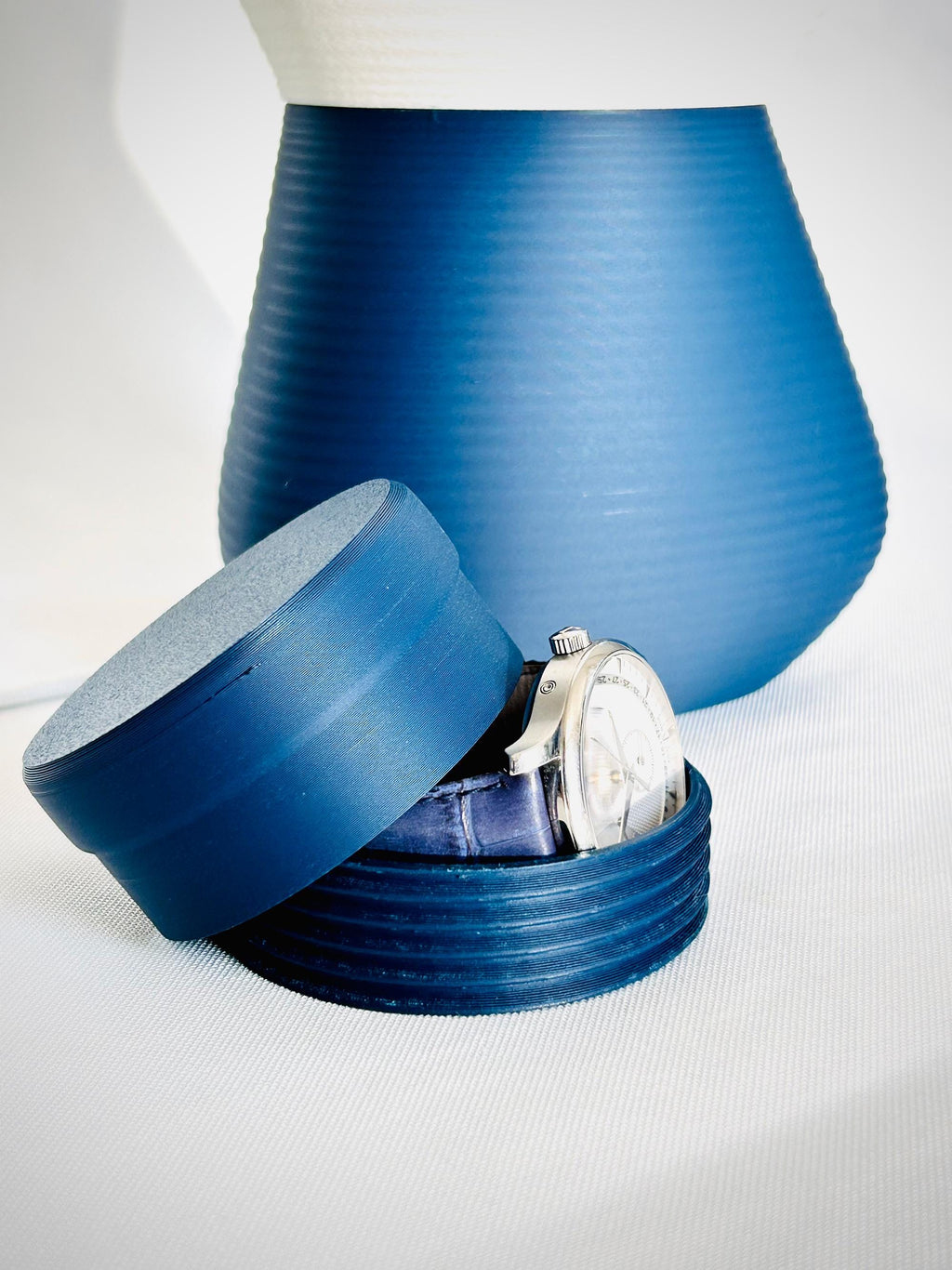 Delta Ridge Tischlampe – Modernes Mid-Century Design –  – Mit verstecktem Fach – Farbe wählbar – Handgefertigt - Nachttischlampe Fehn-factory.de