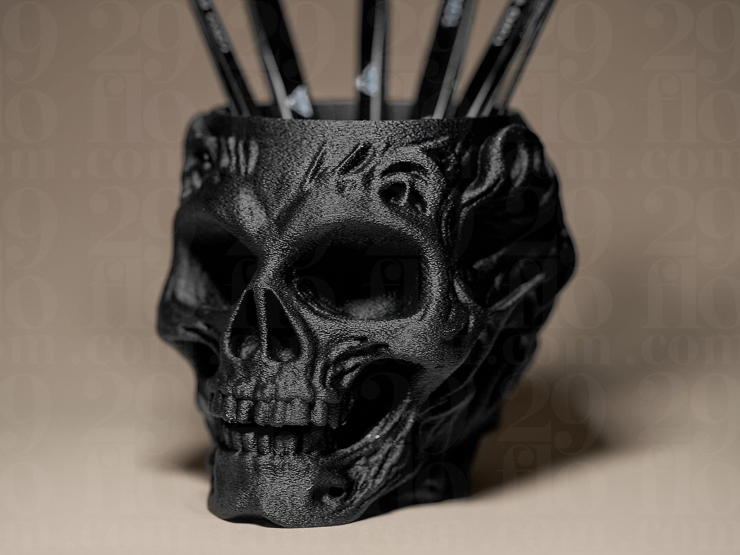 Skull Shaped Holder / Organizer – Schädel Stiftehalter in Schwarz | Halloween Deko & Gothic Organizer Fehn-factory.de