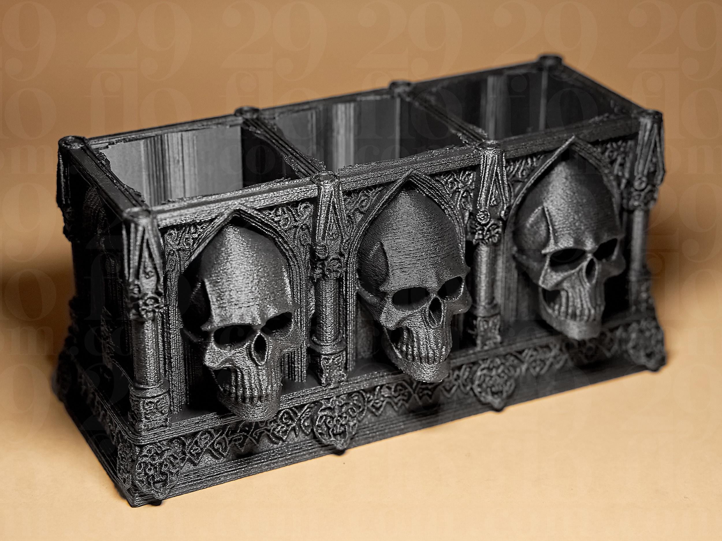Gothic Skull Organizer – Schädel Stiftehalter & Schreibtisch Organizer im düsteren Kathedralen-Design Fehn-factory.de