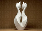 Abstrakte Katzen Skulptur – Elegantes Katzenpaar im modernen Stil | Weiße Dekofigur | Symbol für Liebe & Harmonie Fehn-factory.de