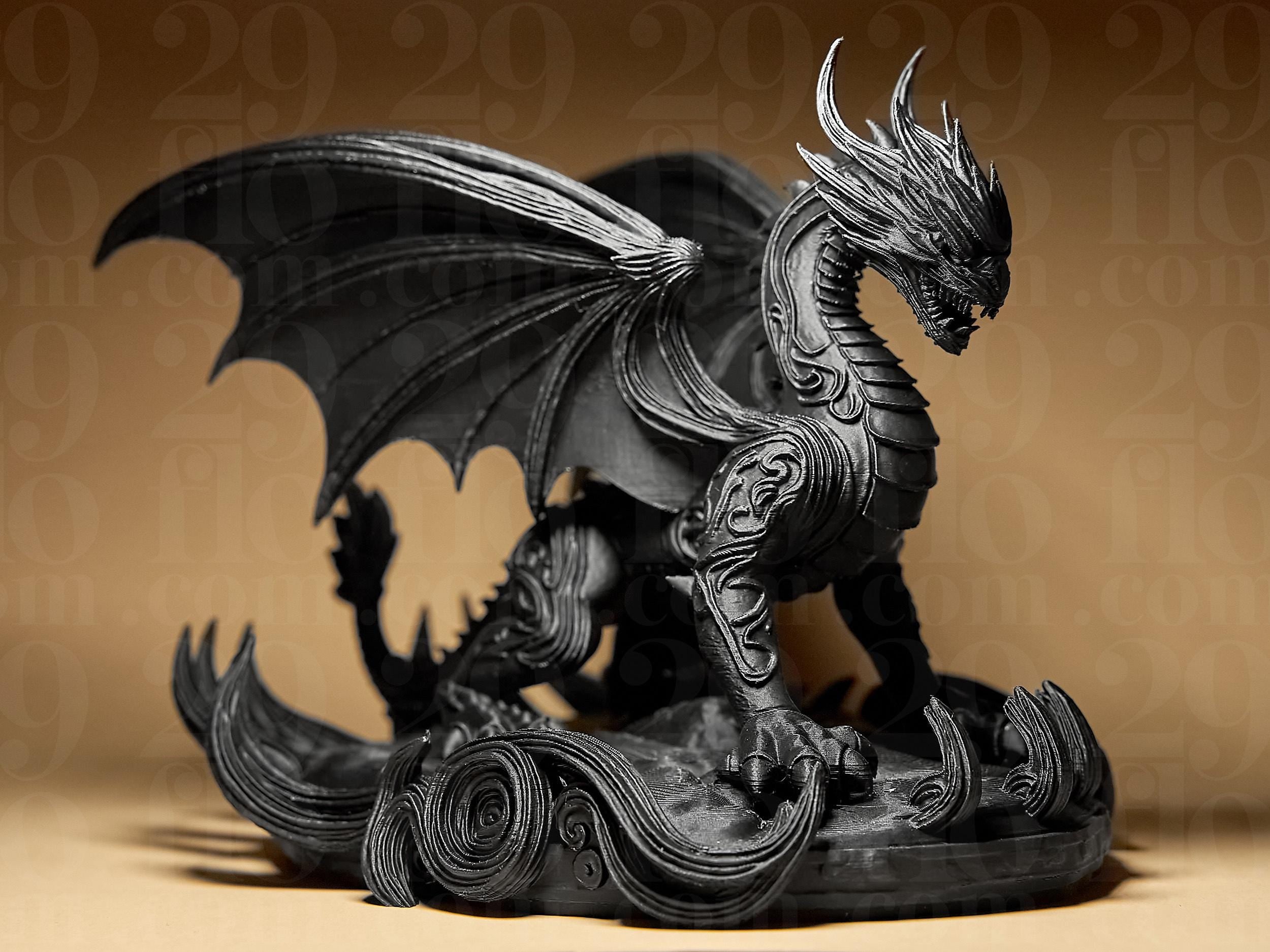 Dragon Statue – Detailreiche Drachenfigur | 3D-gedruckte Fantasy-Skulptur | Schwarzer oder gold-antik bemalter Drache auf Sockel Fehn-factory.de