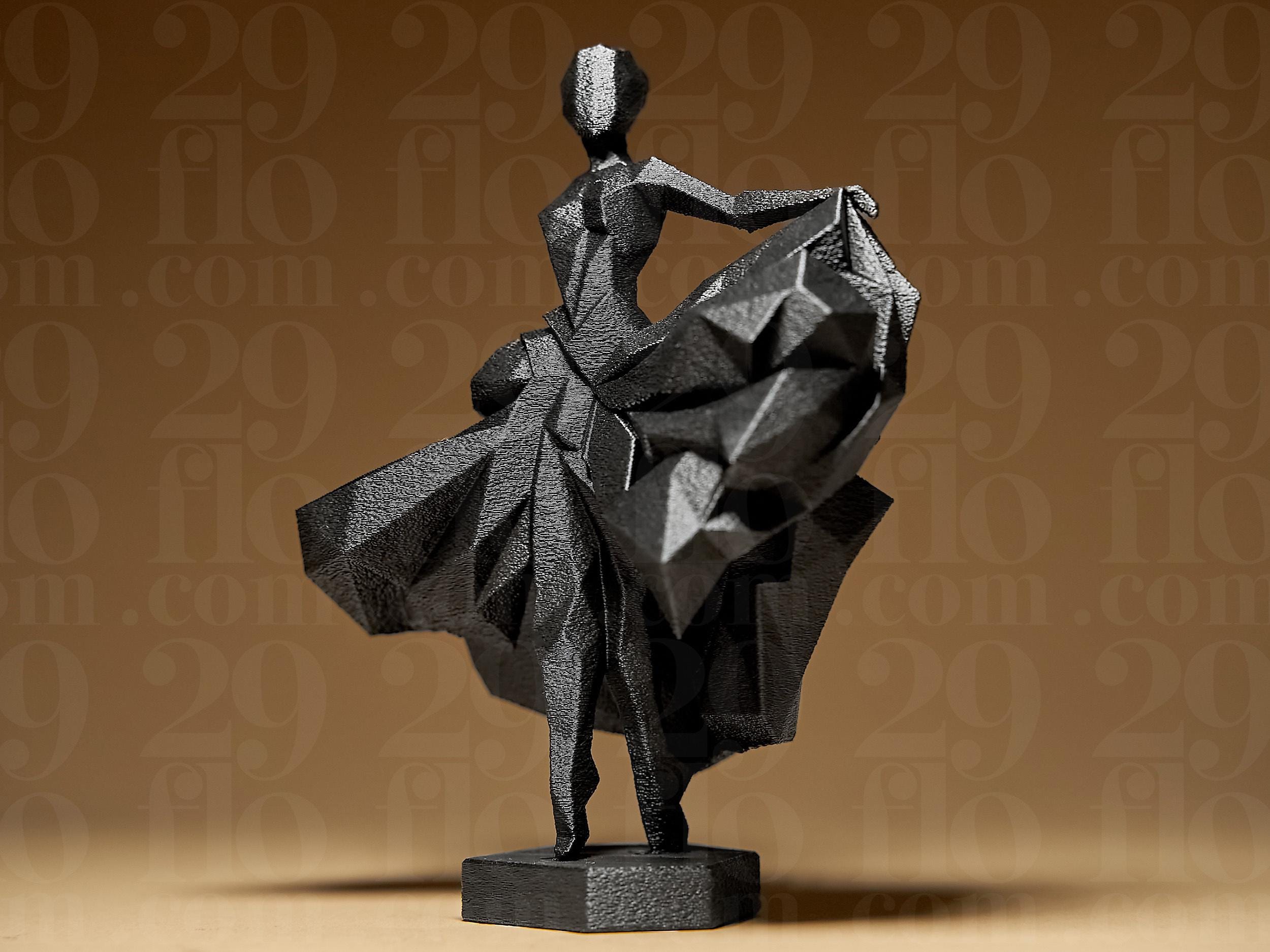 Geometric Ballerina Dancer | Schwarze geometrische Tanzfigur | Moderne 3D-gedruckte Skulptur | Polygon Art | Designer Deko Fehn-factory.de